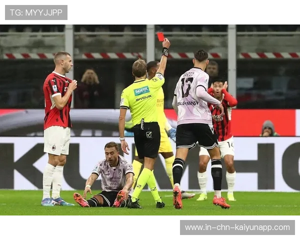 AC米兰后场发起远程长传直接威胁前线